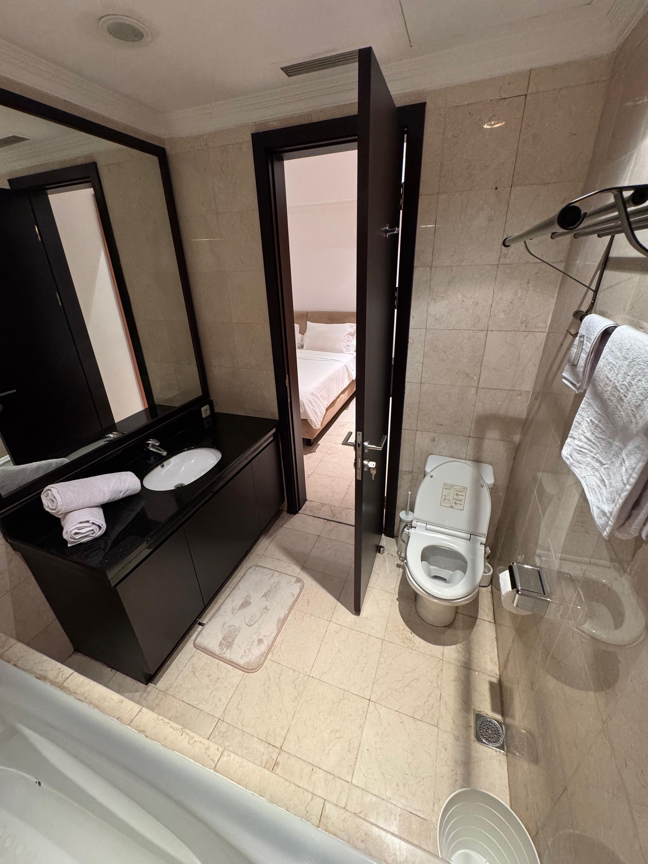 Disewakan Apartement Sudirman Mansion Lt. 21, Lokasi Strategis