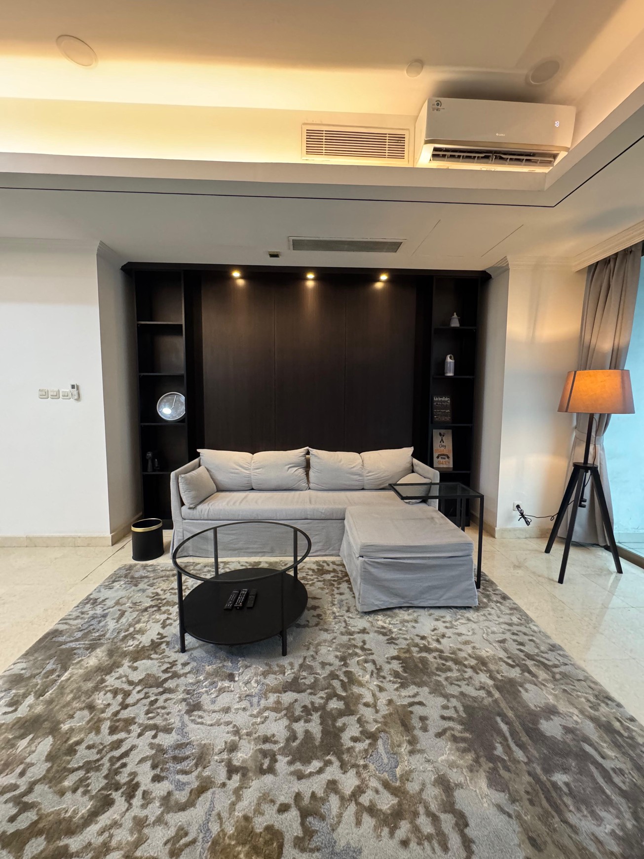 Disewakan Apartement Sudirman Mansion Lt. 21, Lokasi Strategis