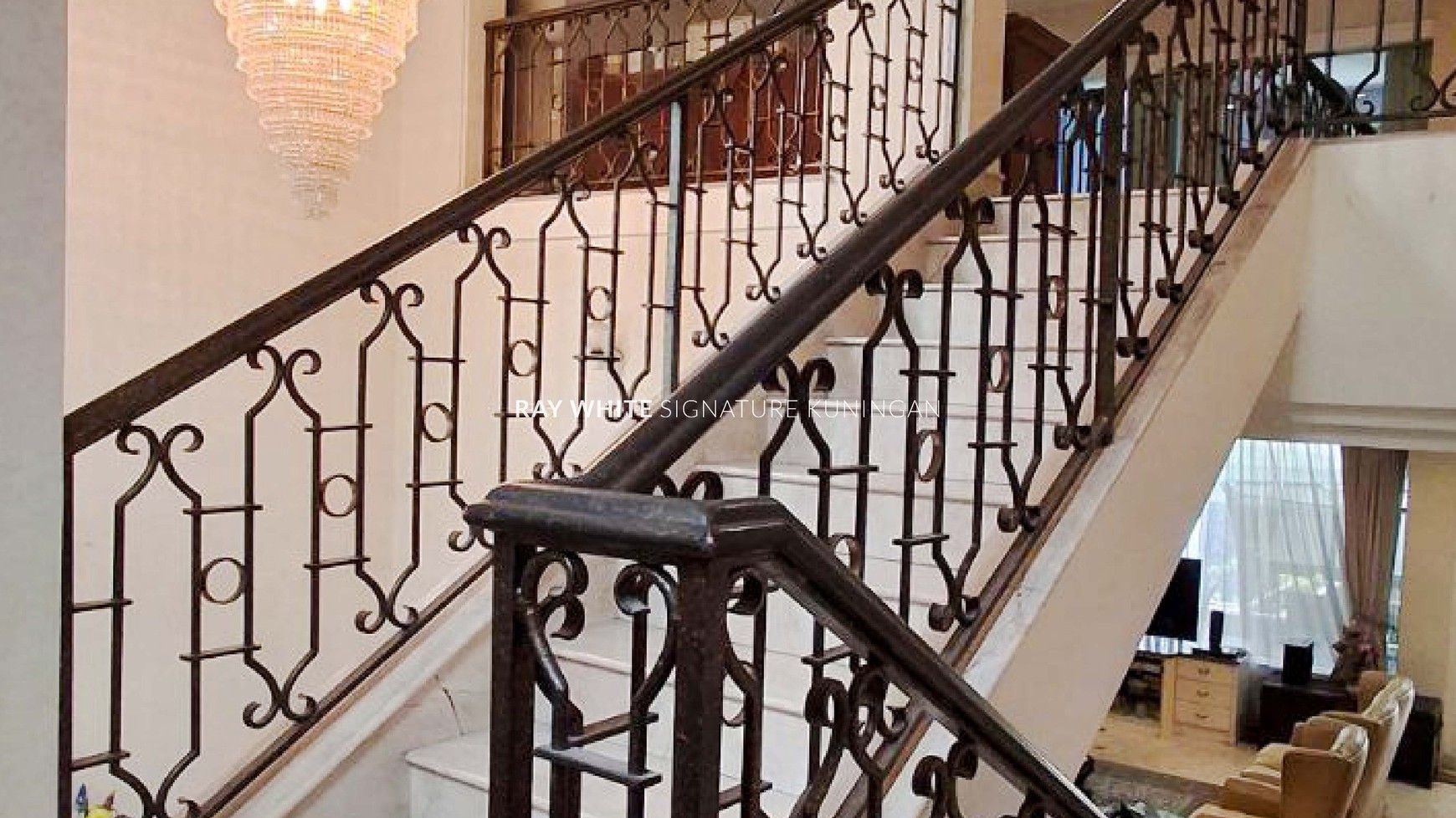 Dijual Rumah Mewah Di Patiunus , SHM