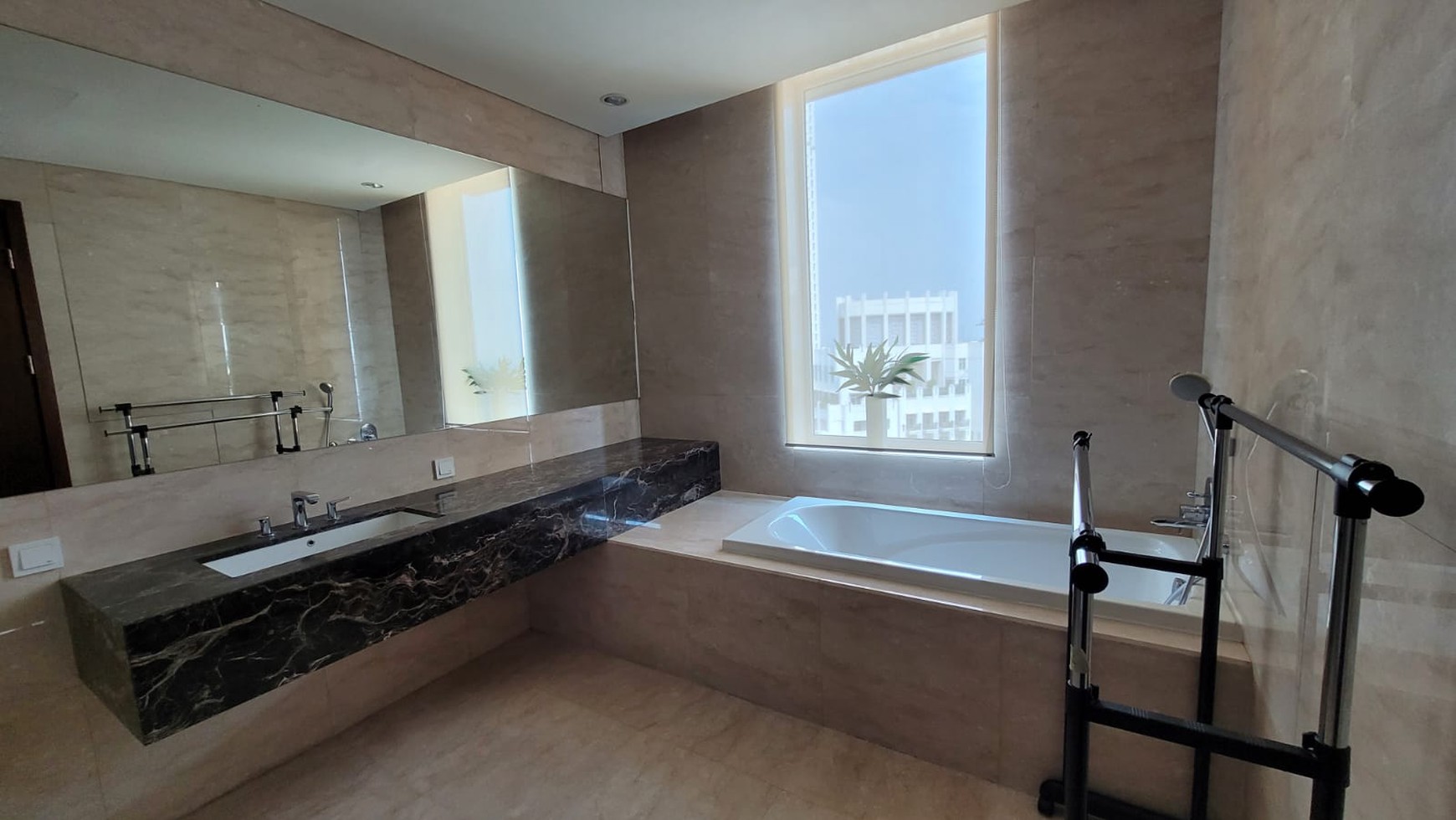 Luxurious 2 BR apartment in Pakubuwono House