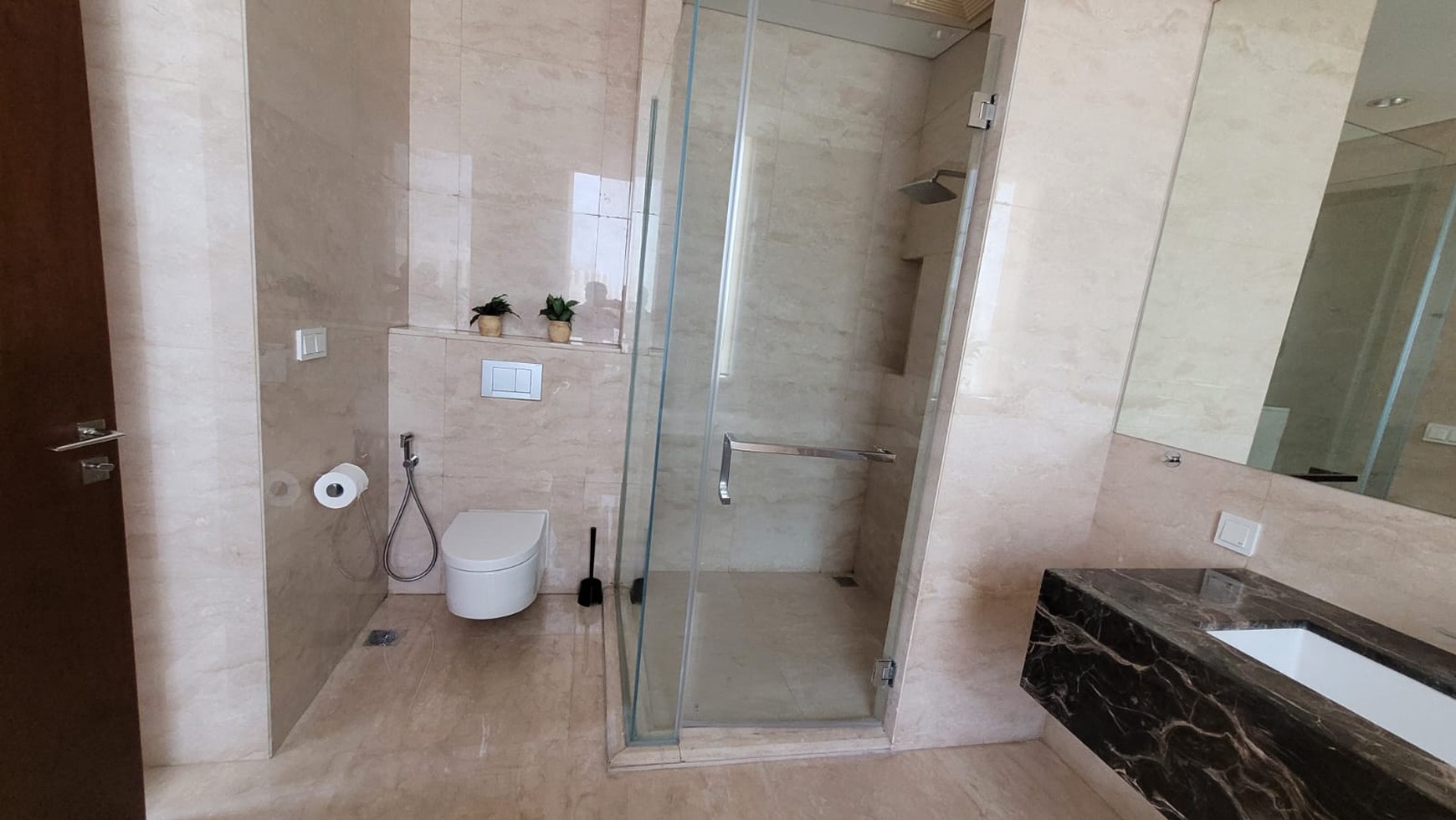 Luxurious 2 BR apartment in Pakubuwono House