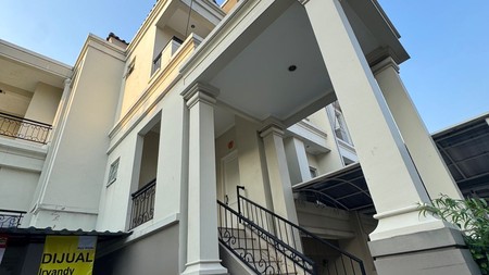 Dijual cepat rumah 3 lantai bebas banjir di Gading Grande Kelapa Gading Jakarta Utara