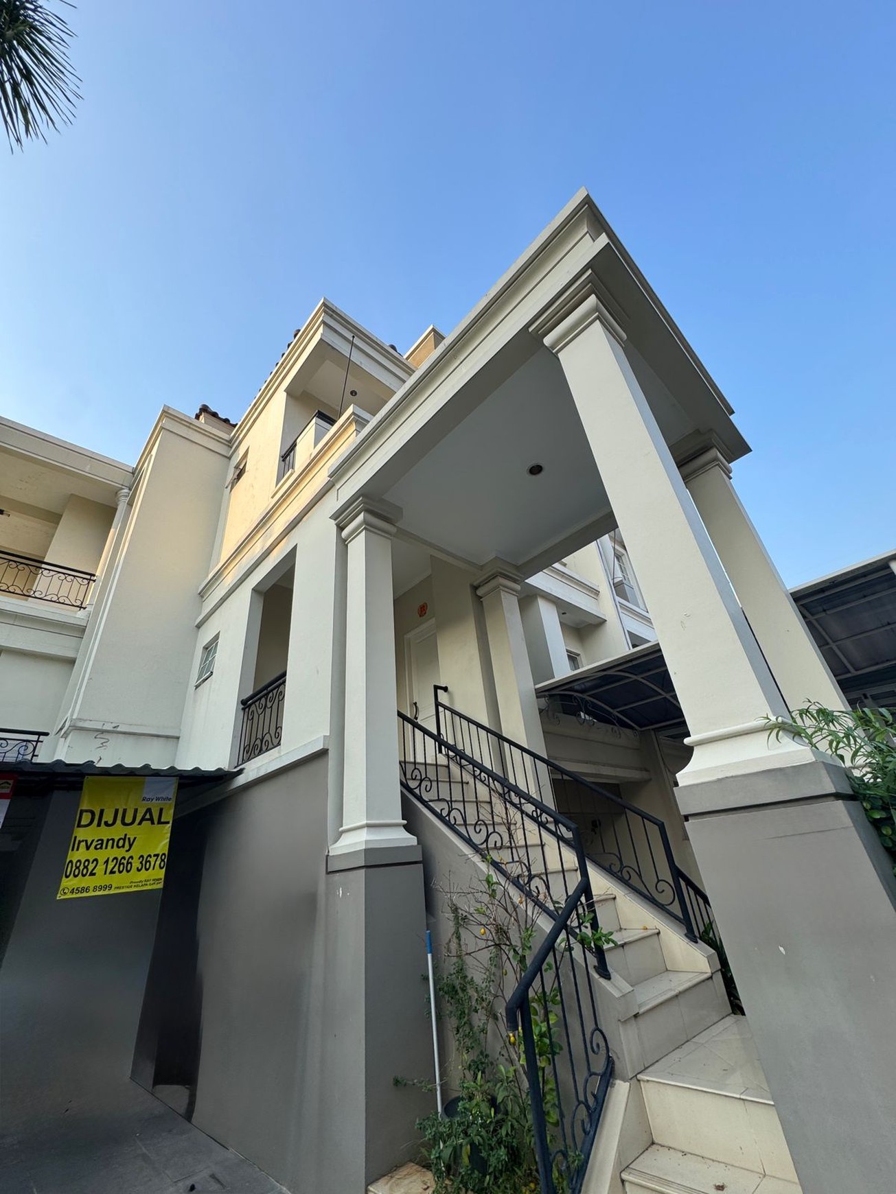 Dijual cepat rumah 3 lantai bebas banjir di Gading Grande Kelapa Gading Jakarta Utara