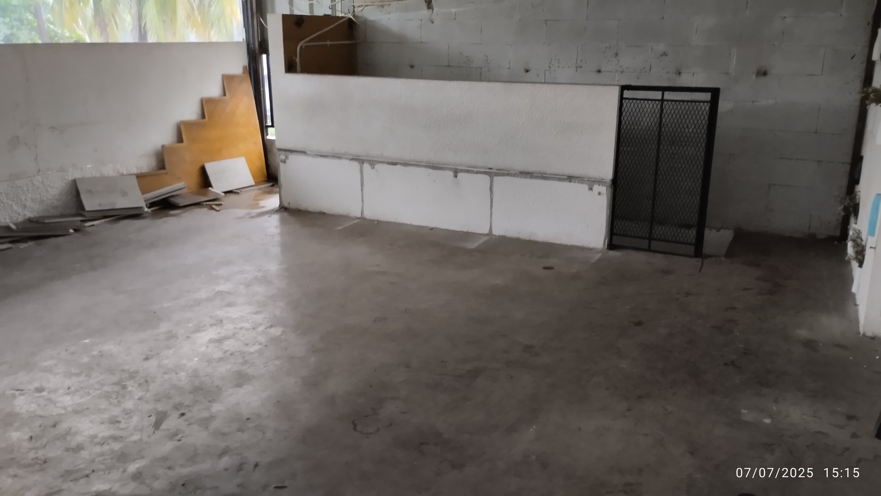 Ruang Usaha ex Cafe Di dekat Bintaro Sektor 9 dan Sekolah Mentari Lokasi Strategis