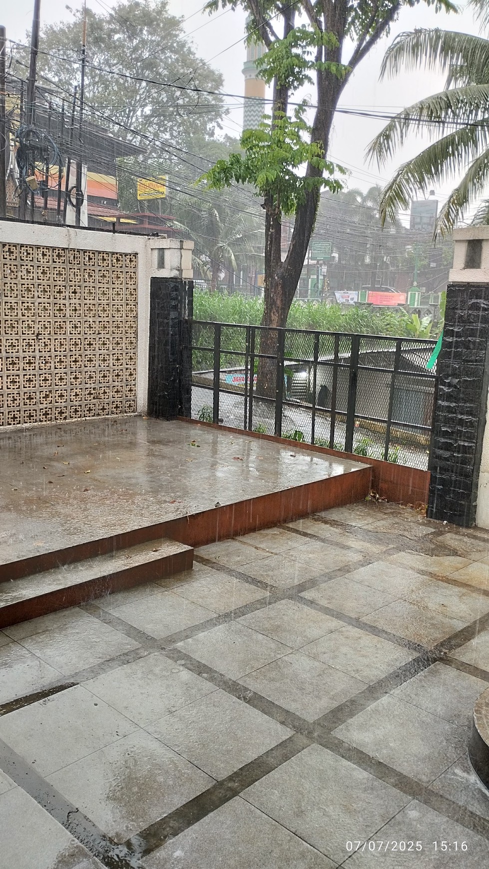 Ruang Usaha ex Cafe Di dekat Bintaro Sektor 9 dan Sekolah Mentari Lokasi Strategis