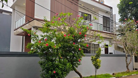 Dijual Cepat Rumah Hoek Brand New Graha 