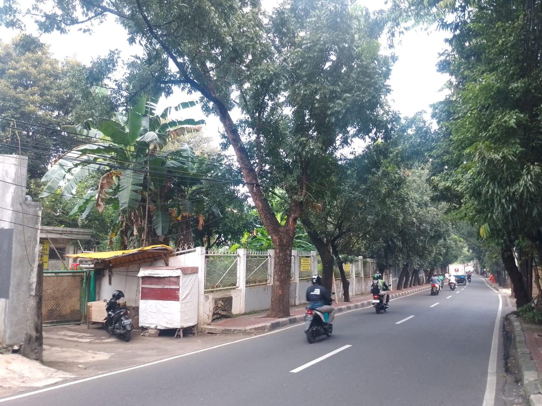 Rumah Hitung Tanah di dekat Mall Pejaten Village Jakarta Selatan
