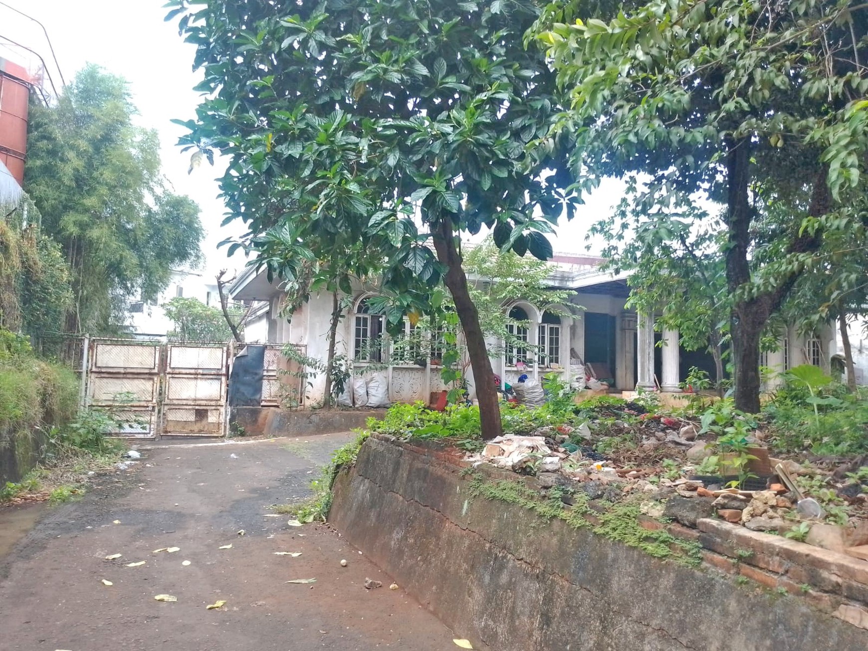 Rumah Hitung Tanah di dekat Mall Pejaten Village Jakarta Selatan