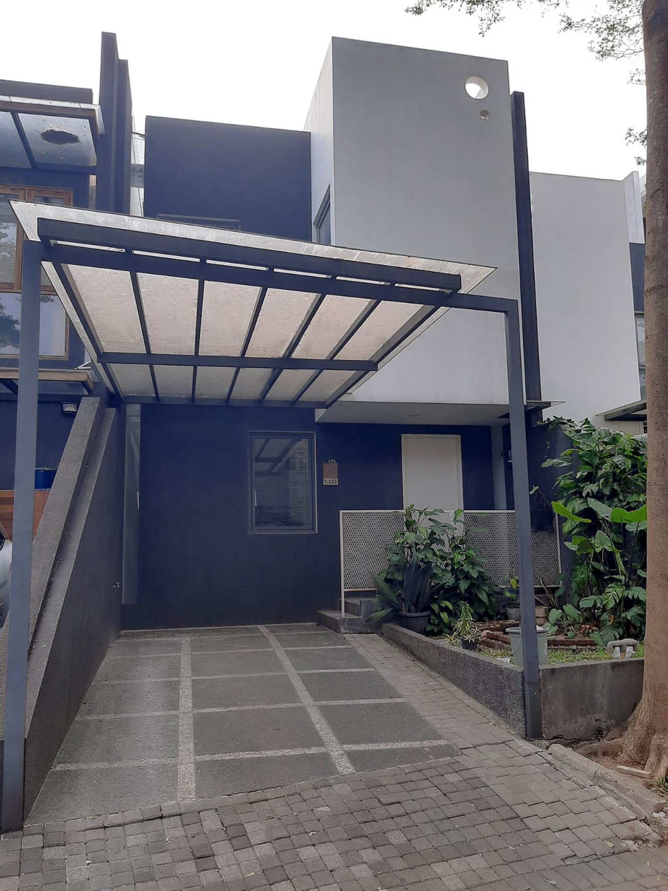 Rumah Bagus Di Ozone Residence Veteran Bintaro Jakarta Selatan