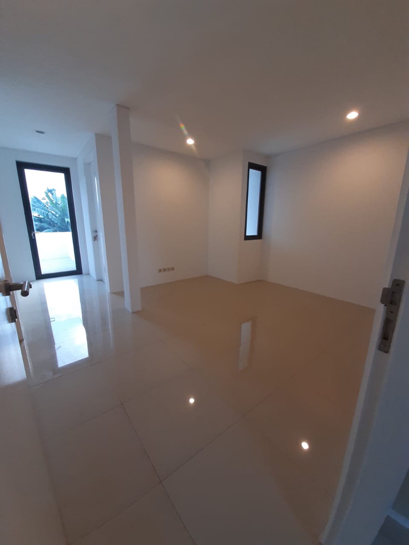 Rumah Bagus Di Ozone Residence Veteran Bintaro Jakarta Selatan