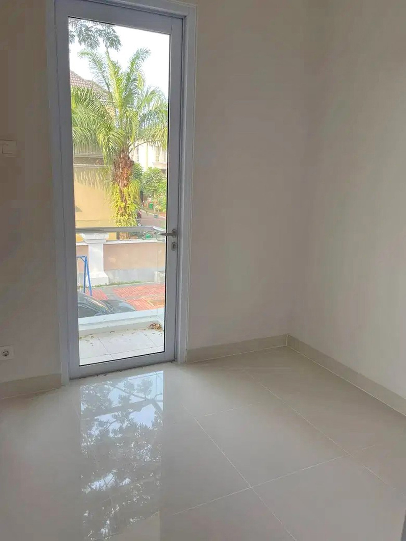 Rumah Posisi Hook di Karelia Village Gading Serpong