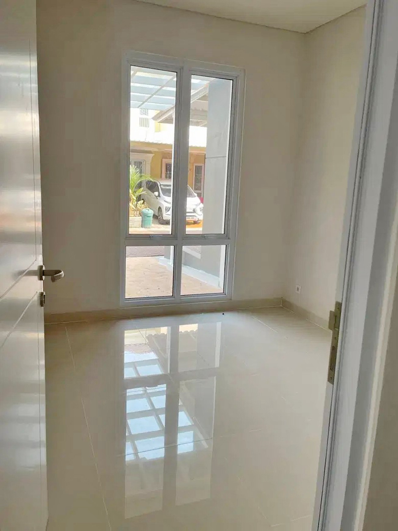 Rumah Posisi Hook di Karelia Village Gading Serpong