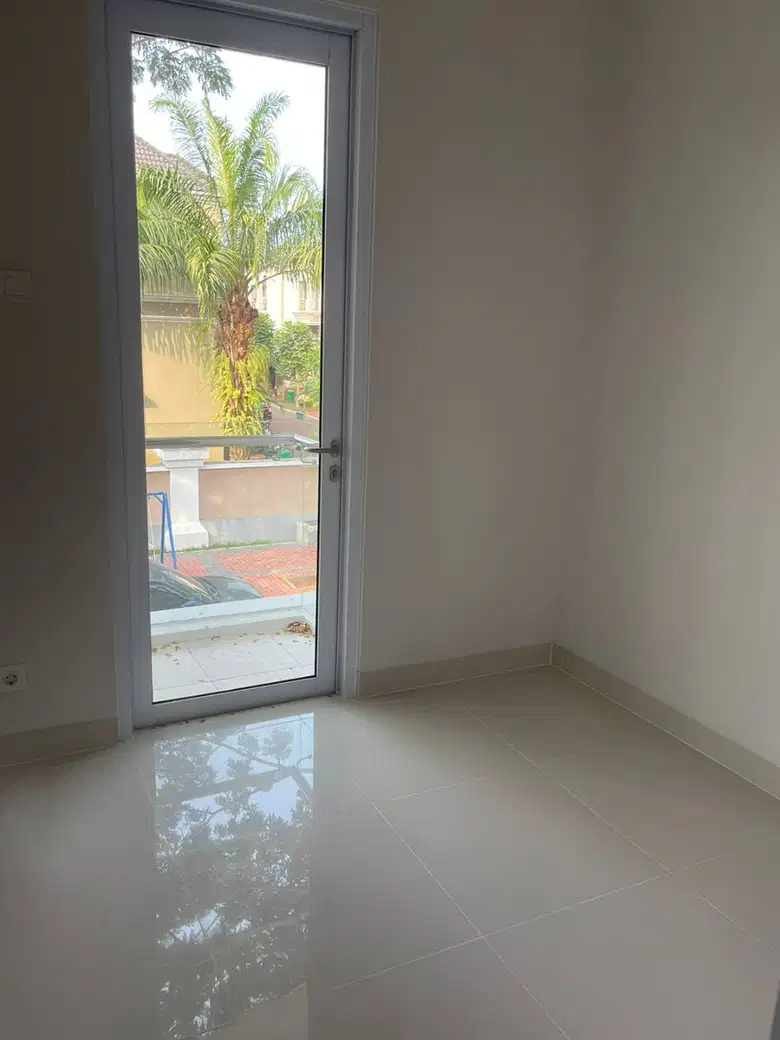 Rumah Posisi Hook di Karelia Village Gading Serpong
