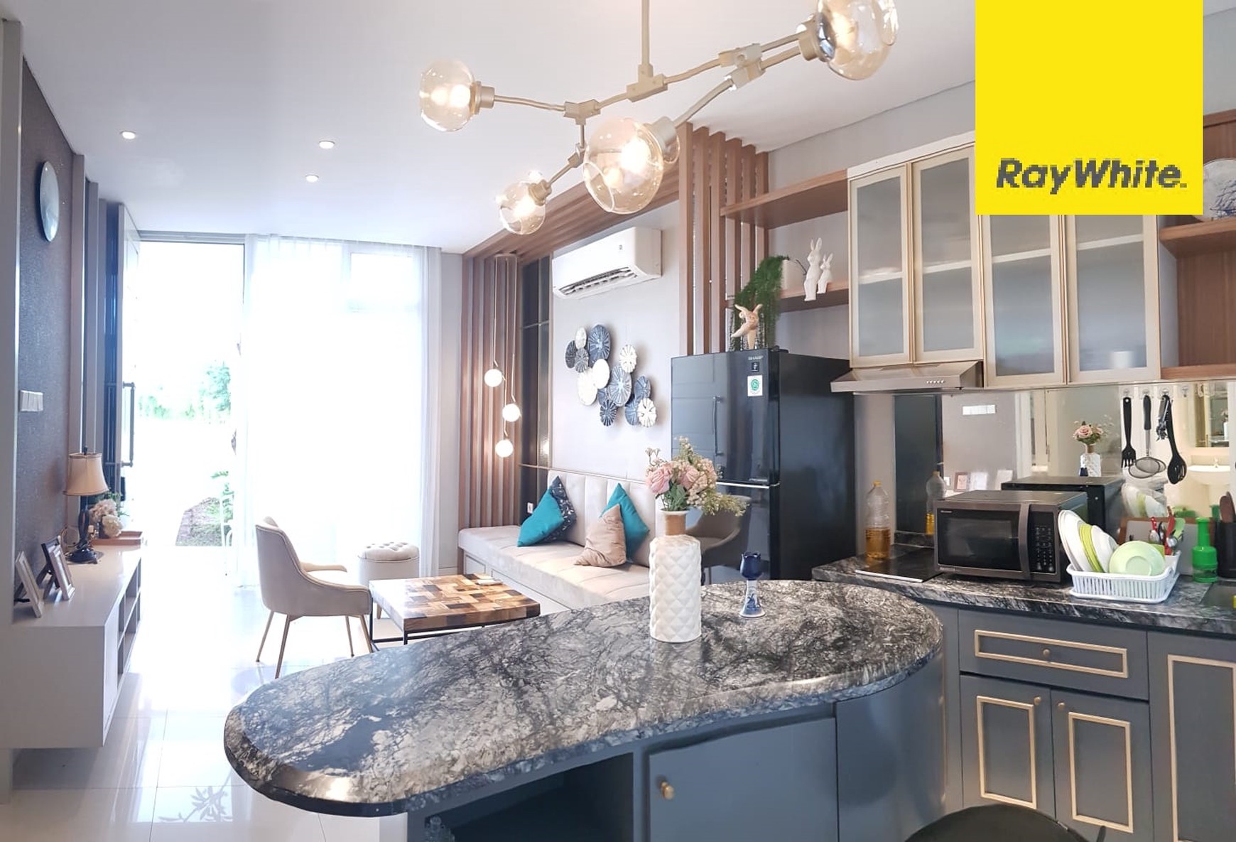 Disewakan Rumah 2 lantai di Grand Pakuwon Victoria Surabaya