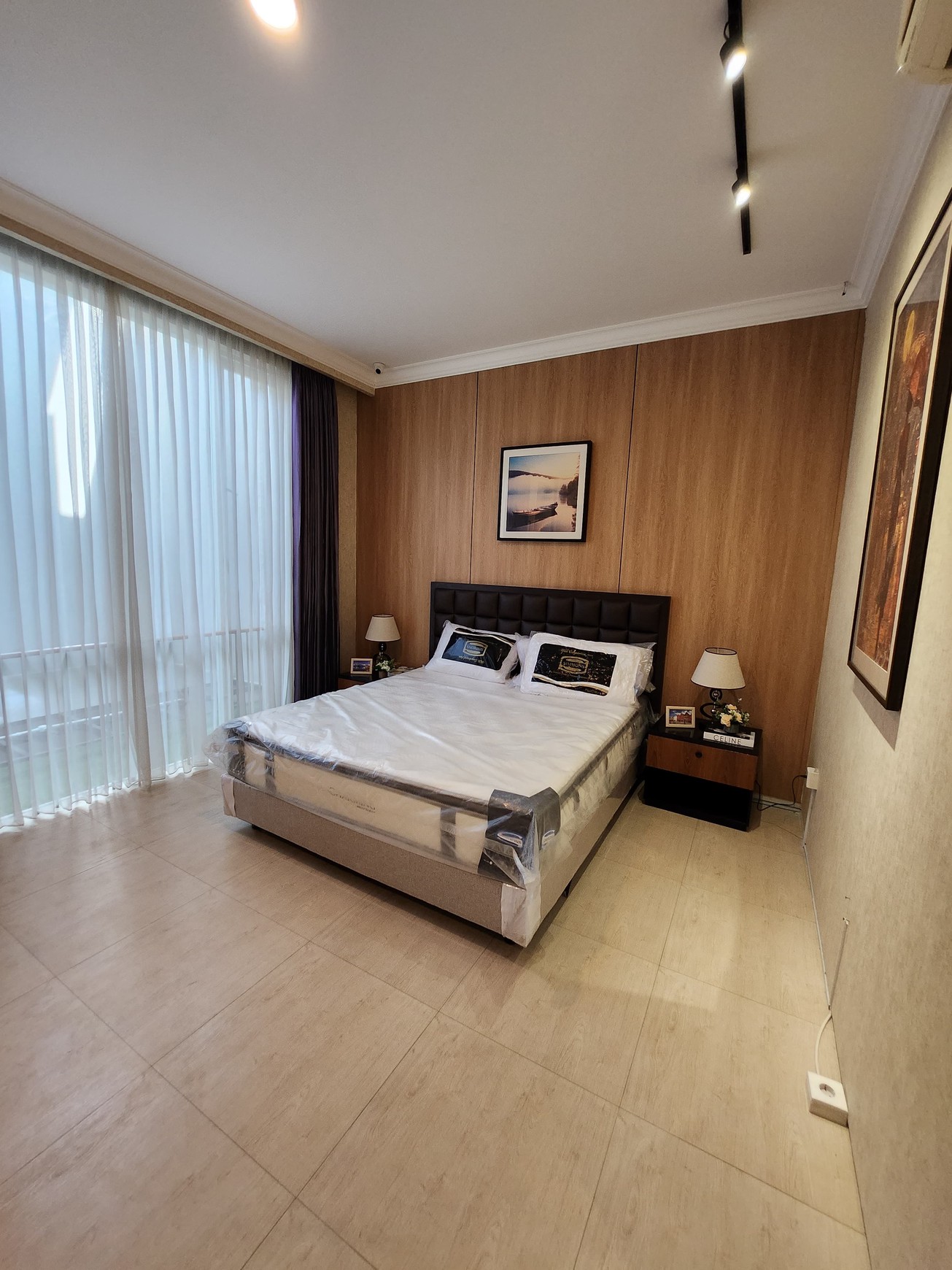 Dijual Rumah Pakuwon Indah Ritz Embassy Full Furnished Modern Mewah Dekat Citraland, Graha Family, Pakuwon Mall