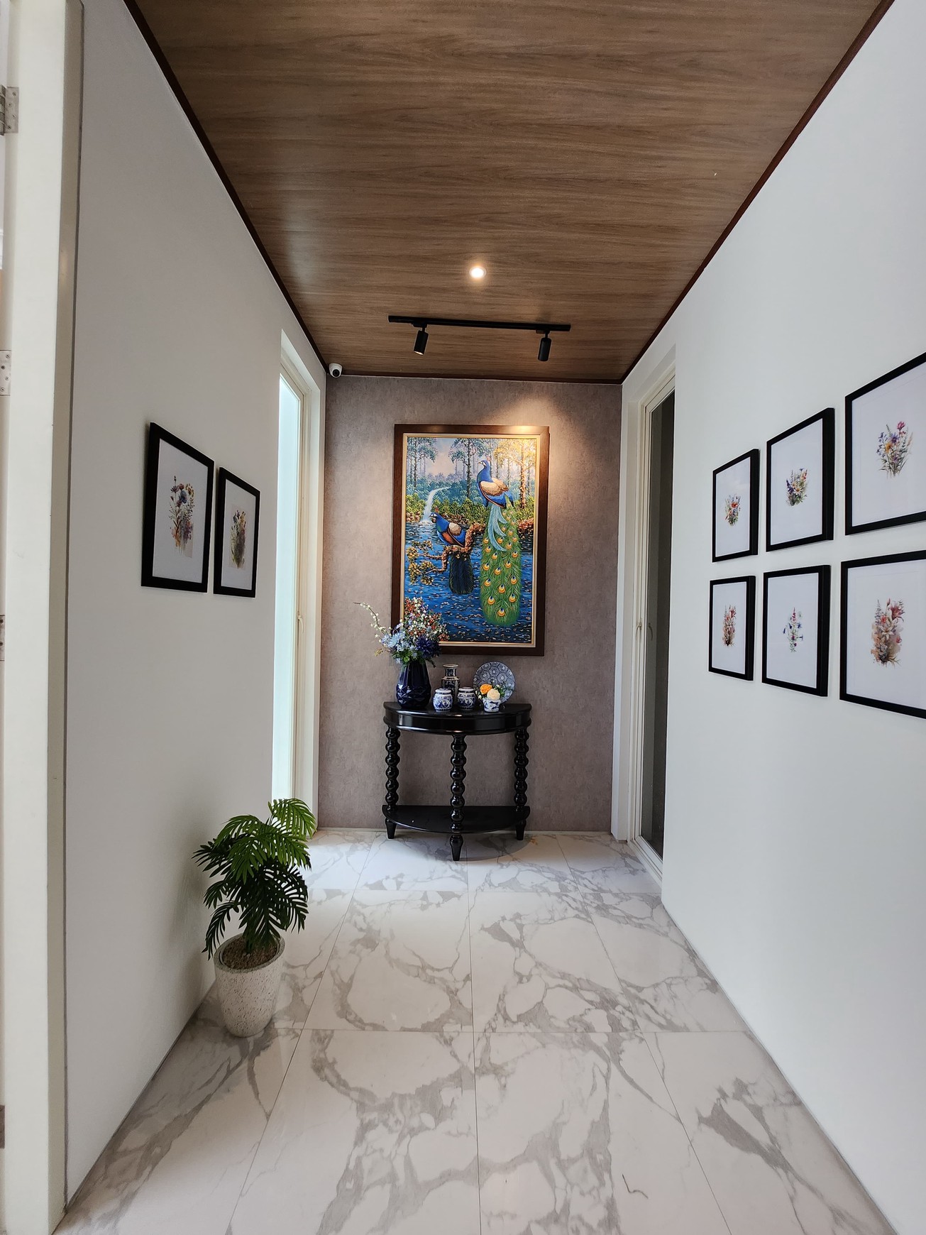 Dijual Rumah Pakuwon Indah Ritz Embassy Full Furnished Modern Mewah Dekat Citraland, Graha Family, Pakuwon Mall