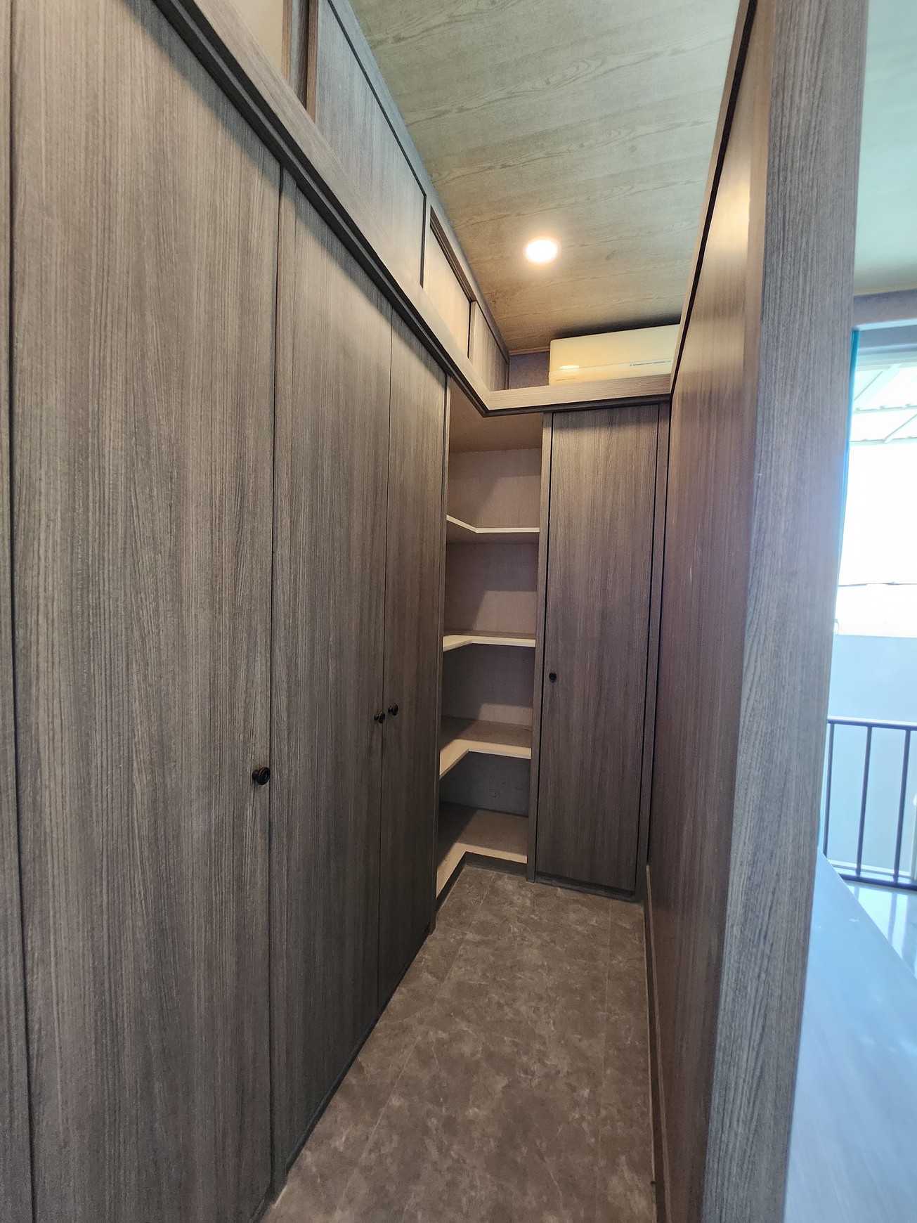 Dijual Rumah Pakuwon Indah Ritz Embassy Full Furnished Modern Mewah Dekat Citraland, Graha Family, Pakuwon Mall