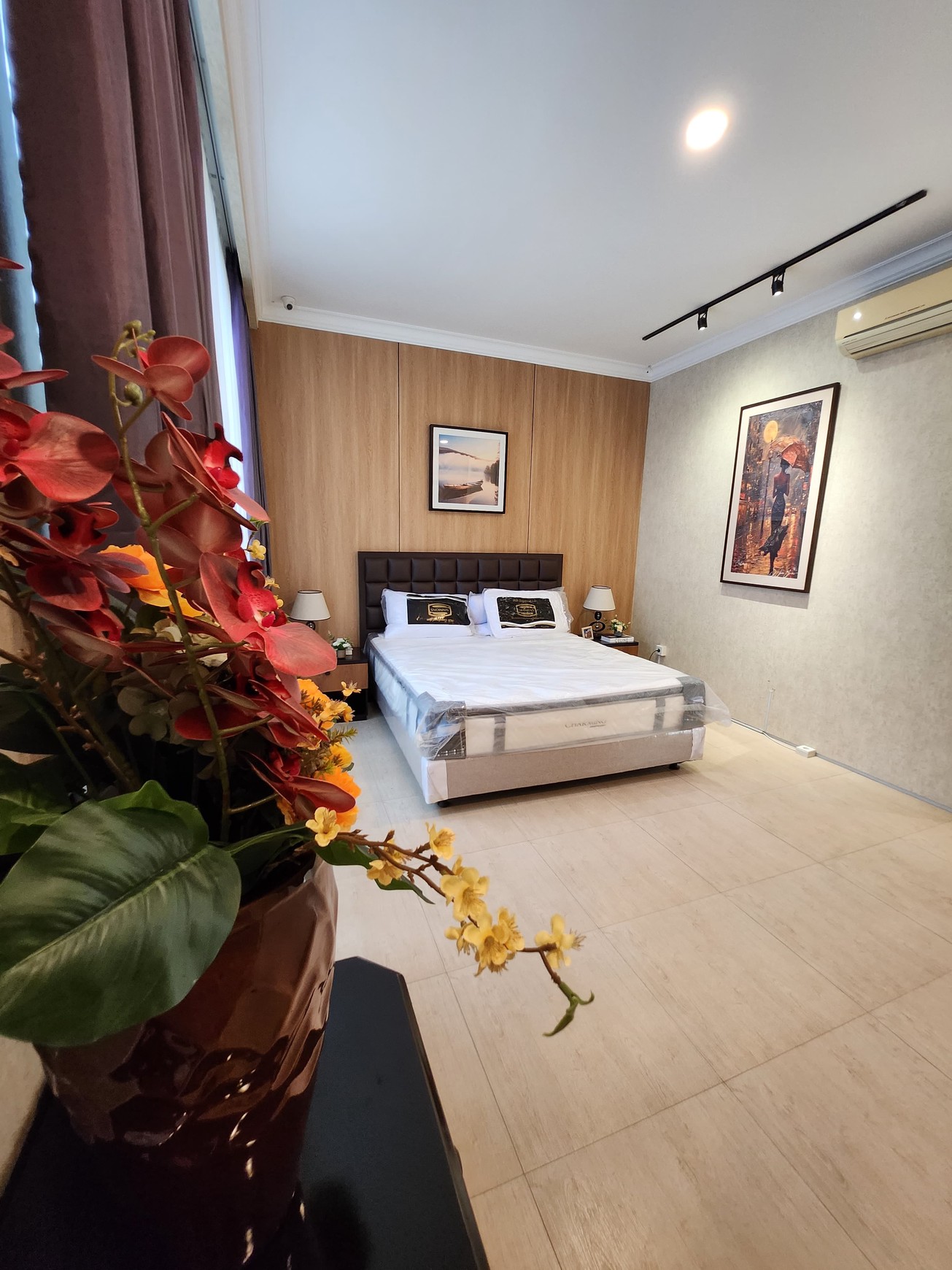 Dijual Rumah Pakuwon Indah Ritz Embassy Full Furnished Modern Mewah Dekat Citraland, Graha Family, Pakuwon Mall