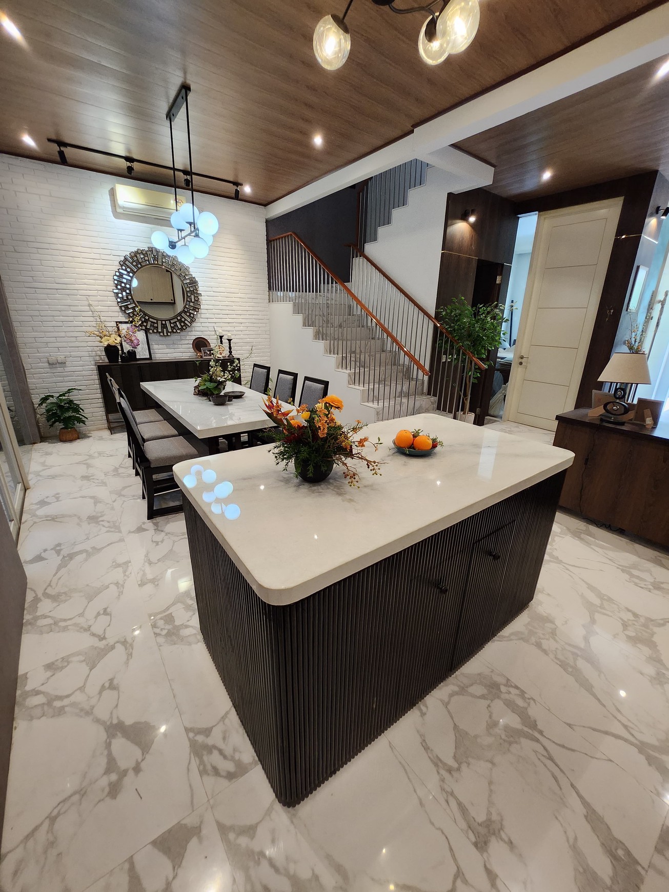 Dijual Rumah Pakuwon Indah Ritz Embassy Full Furnished Modern Mewah Dekat Citraland, Graha Family, Pakuwon Mall