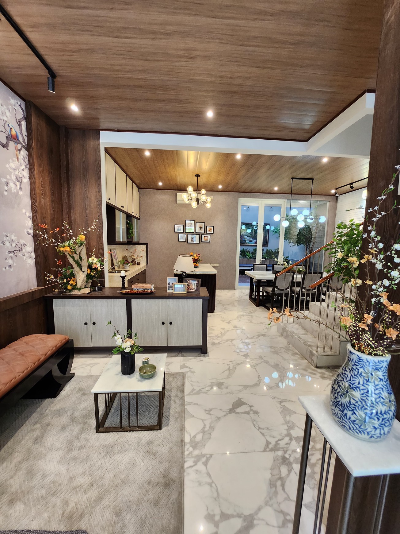 Dijual Rumah Pakuwon Indah Ritz Embassy Full Furnished Modern Mewah Dekat Citraland, Graha Family, Pakuwon Mall