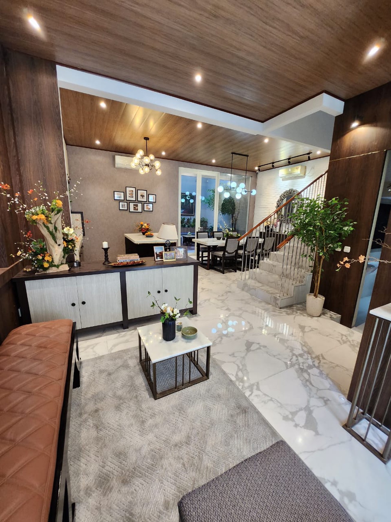 Dijual Rumah Pakuwon Indah Ritz Embassy Full Furnished Modern Mewah Dekat Citraland, Graha Family, Pakuwon Mall