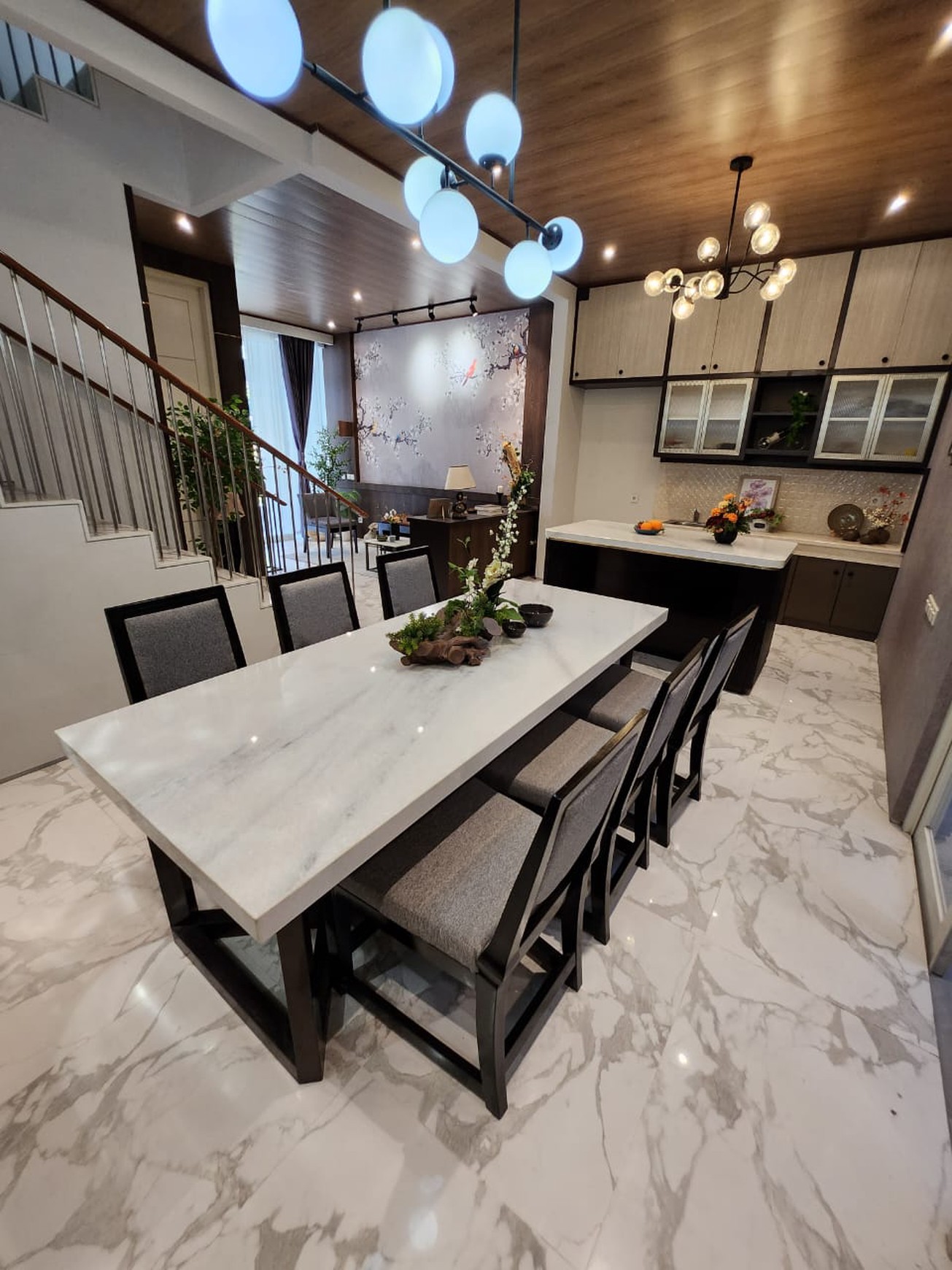 Dijual Rumah Pakuwon Indah Ritz Embassy Full Furnished Modern Mewah Dekat Citraland, Graha Family, Pakuwon Mall