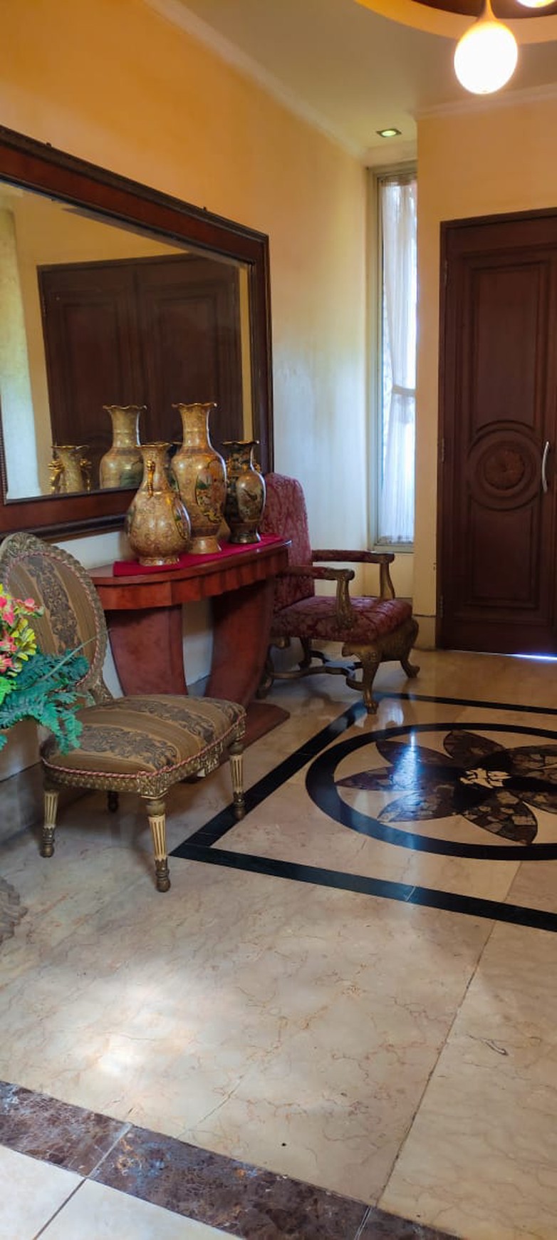 Dijual Rumah Asri Nuansa Villa  View Kebun Buah Naga, Dekat Kota Wisata Cibubur