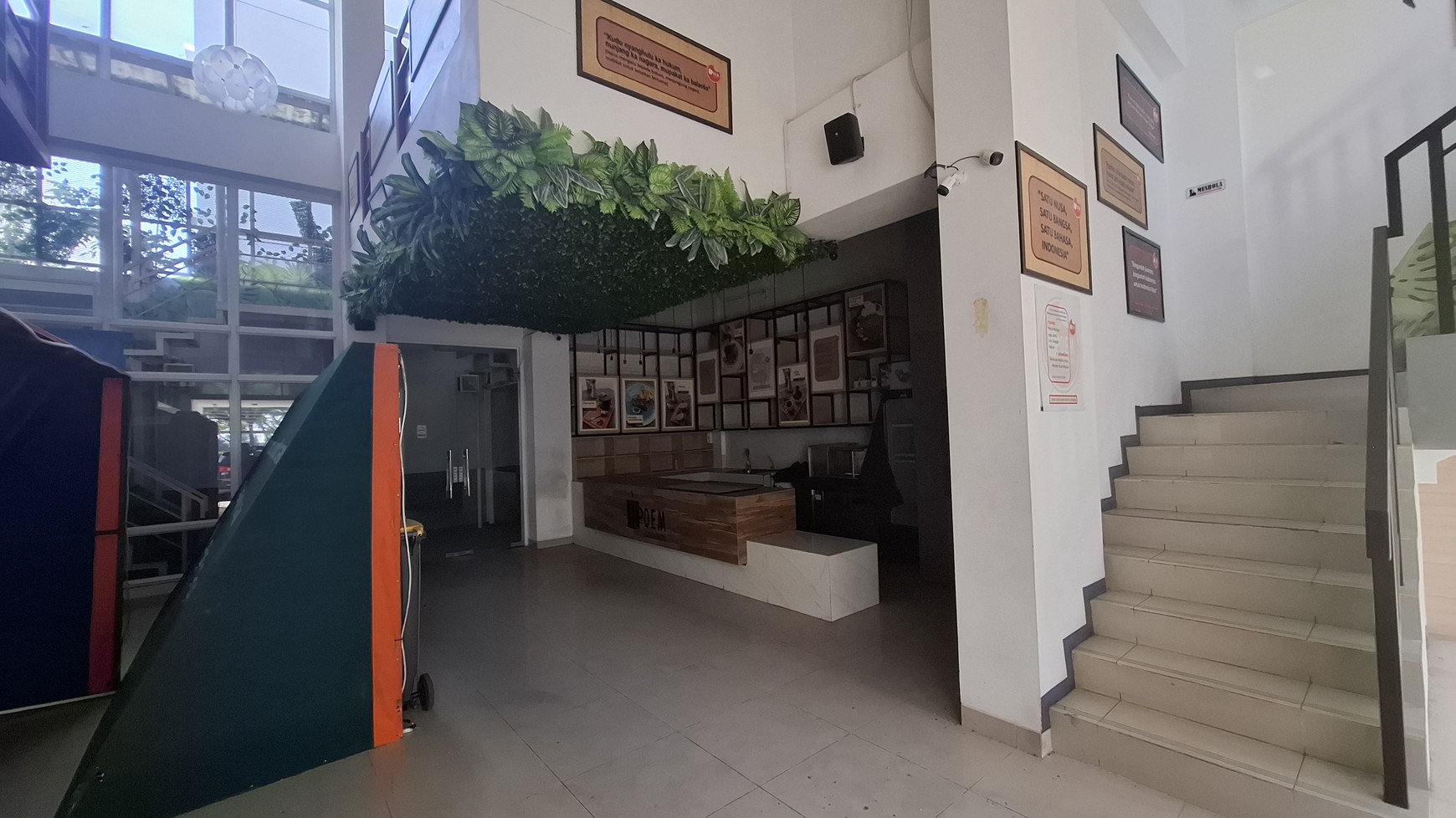 Ruko rendeng 2 unit , ex Cafe Summarecon Bandung , siap pakai