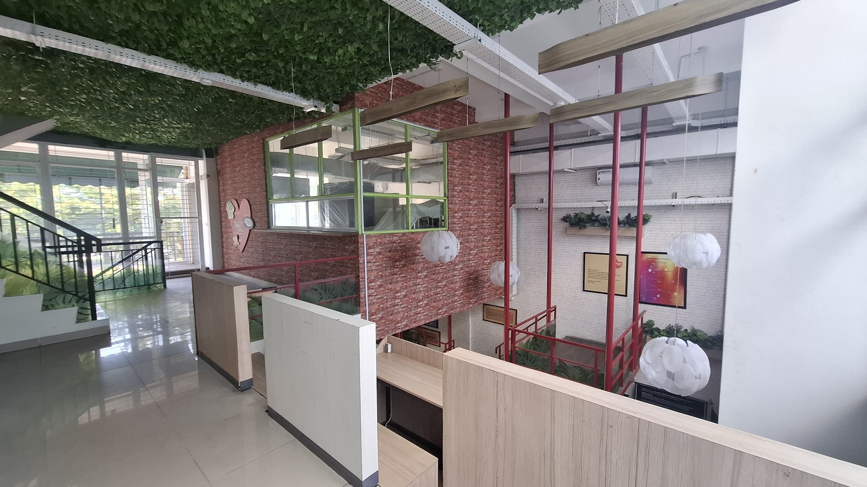 Ruko rendeng 2 unit , ex Cafe Summarecon Bandung , siap pakai