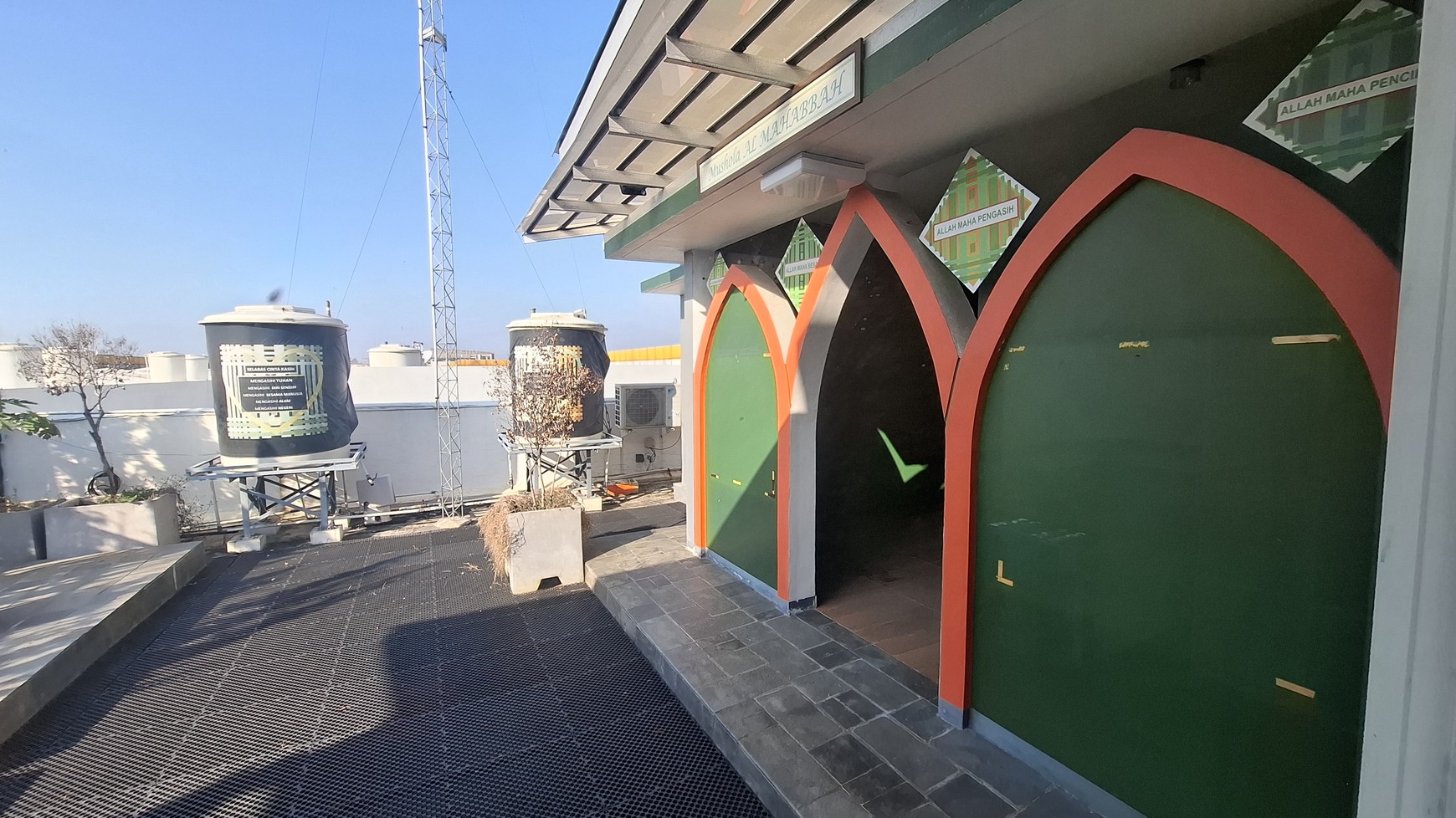 Ruko rendeng 2 unit , ex Cafe Summarecon Bandung , siap pakai