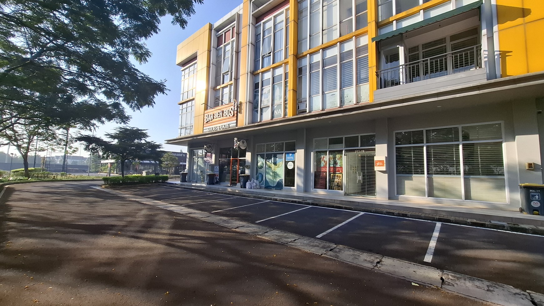 Ruko rendeng 2 unit , ex Cafe Summarecon Bandung , siap pakai