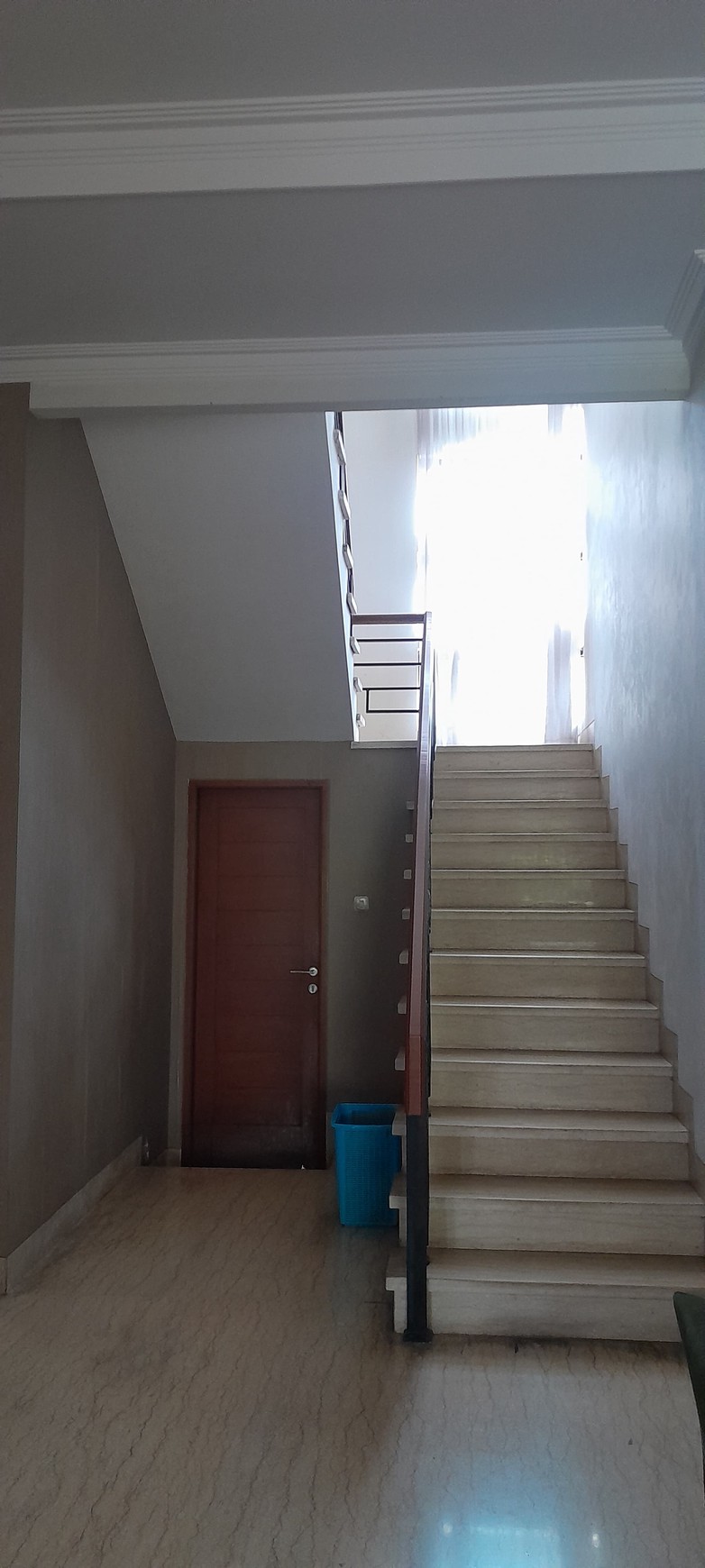 Rumah Modern 2 Lantai di Kebagusan Teras Depan Belakang