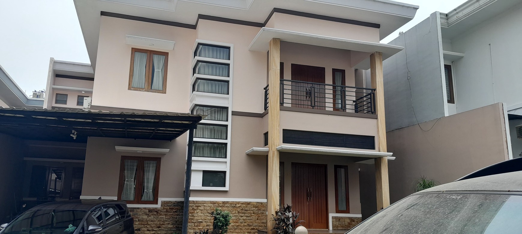 Rumah Modern 2 Lantai di Kebagusan Teras Depan Belakang