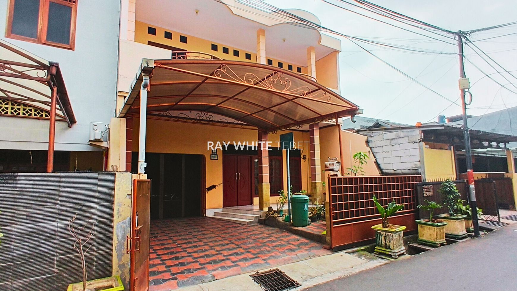 Rumah 2 Lantai Siap Huni di Utan Kayu, Matraman - Akses 2 Mobil, SHM