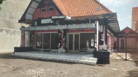 Disewakan : Rumah jln kapuas surabaya nol jalan cocok untuk usaha cafe, klinik atau alfamart dan indomart 