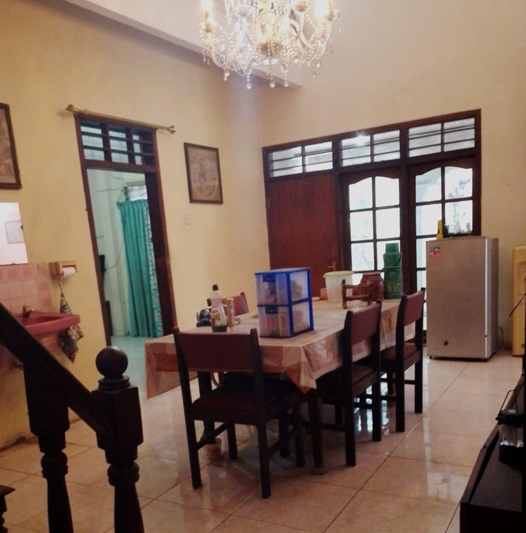 Rumah Lama Yang Luas Dalam Komplek Di Kebayoran Lama, Jakarta Selatan