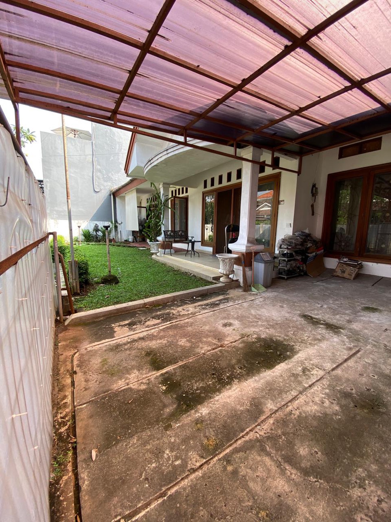 Rumah 1 Lantai Luas Tanah 330 m2 - Lokasi Strategis di Cinere