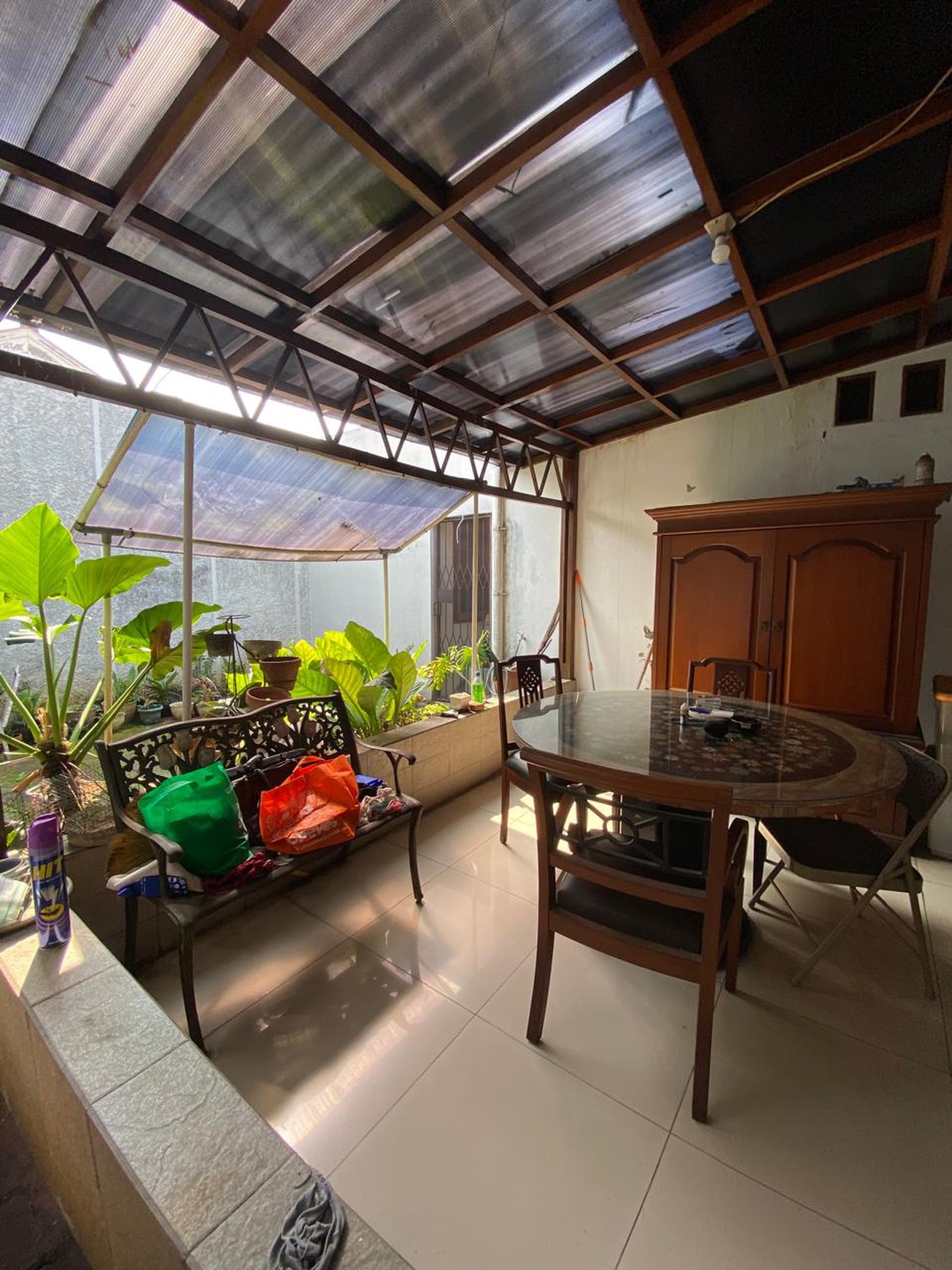 Rumah 1 Lantai Luas Tanah 330 m2 - Lokasi Strategis di Cinere