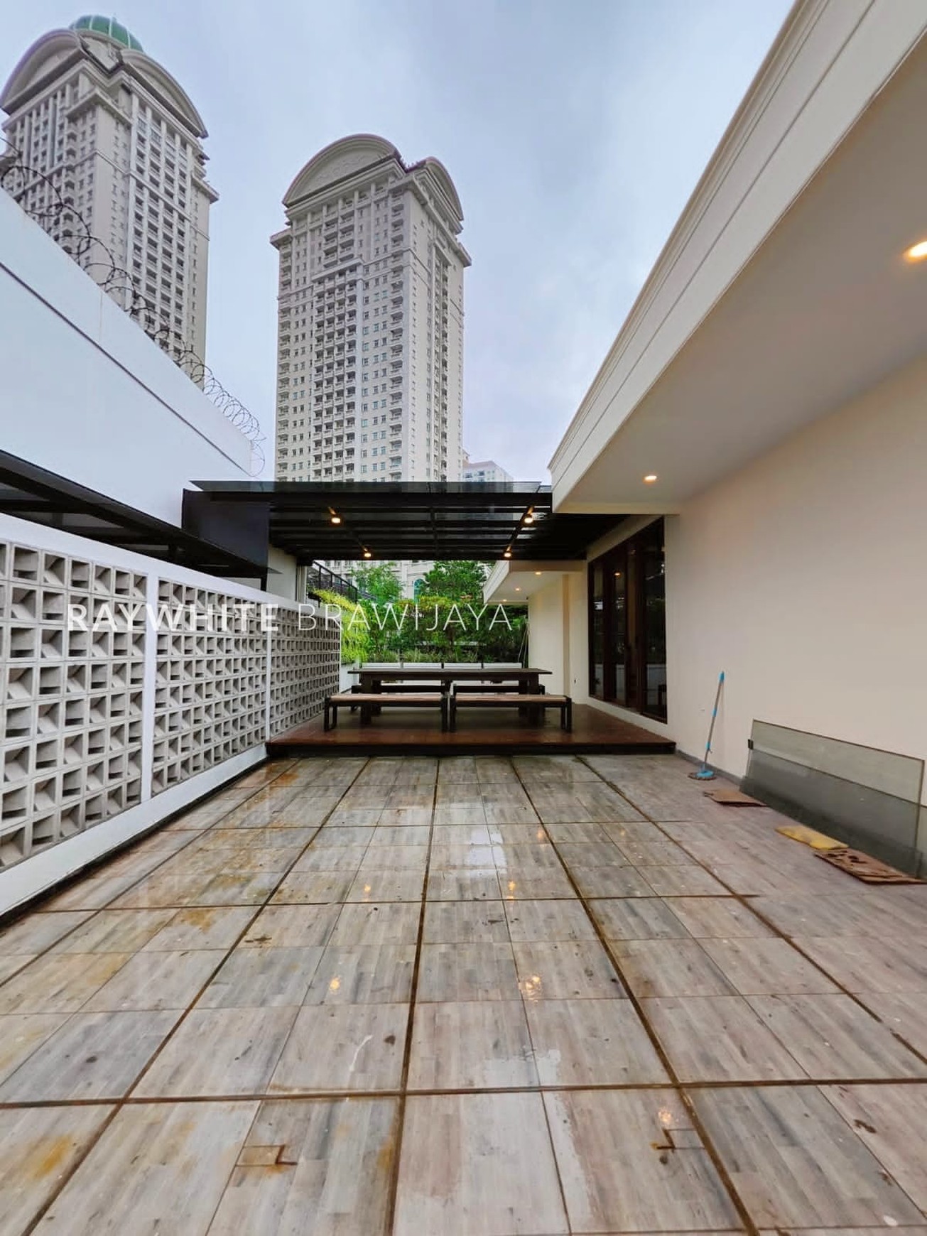 Rumah Mewah Siap Huni Area Elite Permata Hijau