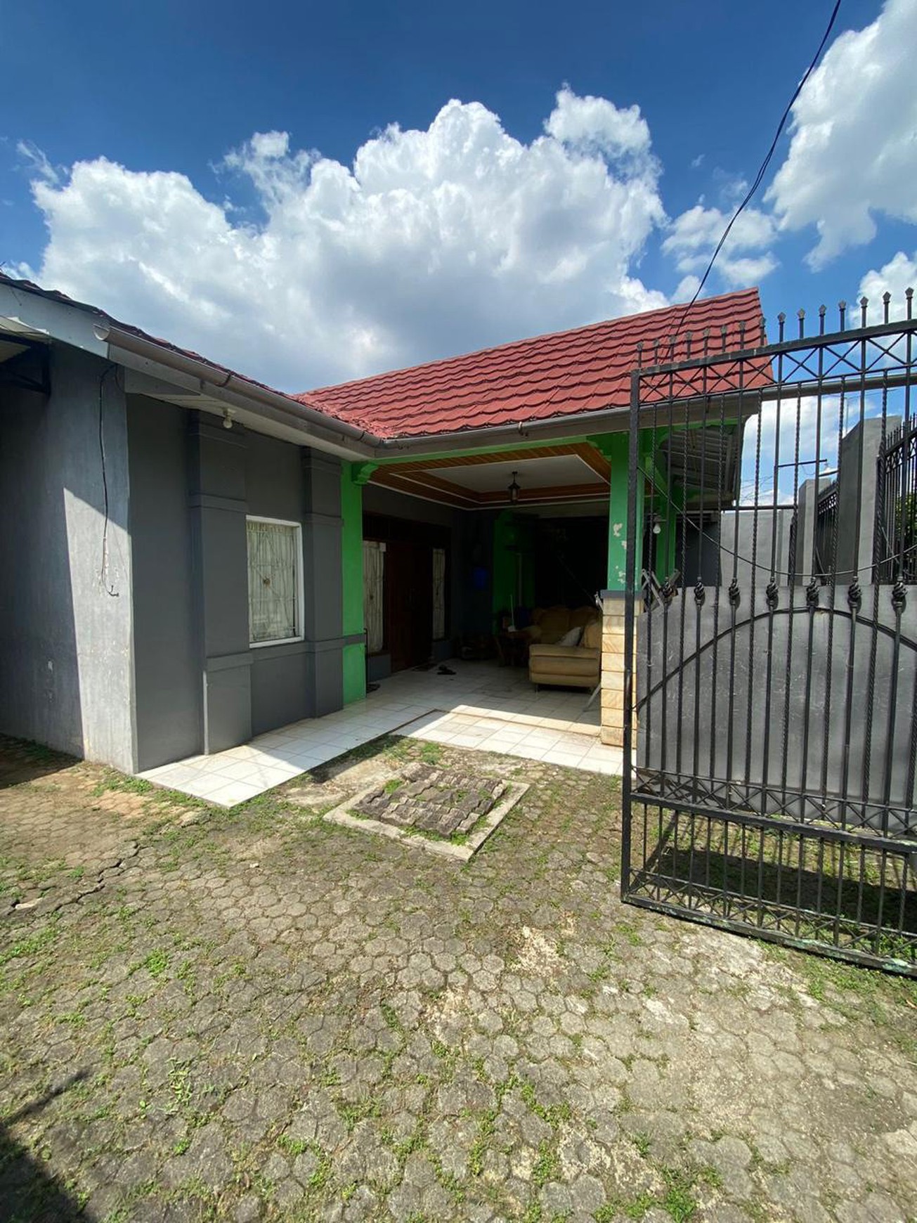 Rumah Bagus Siap Huni Halaman Luas sudah SHM @Ciputat.
