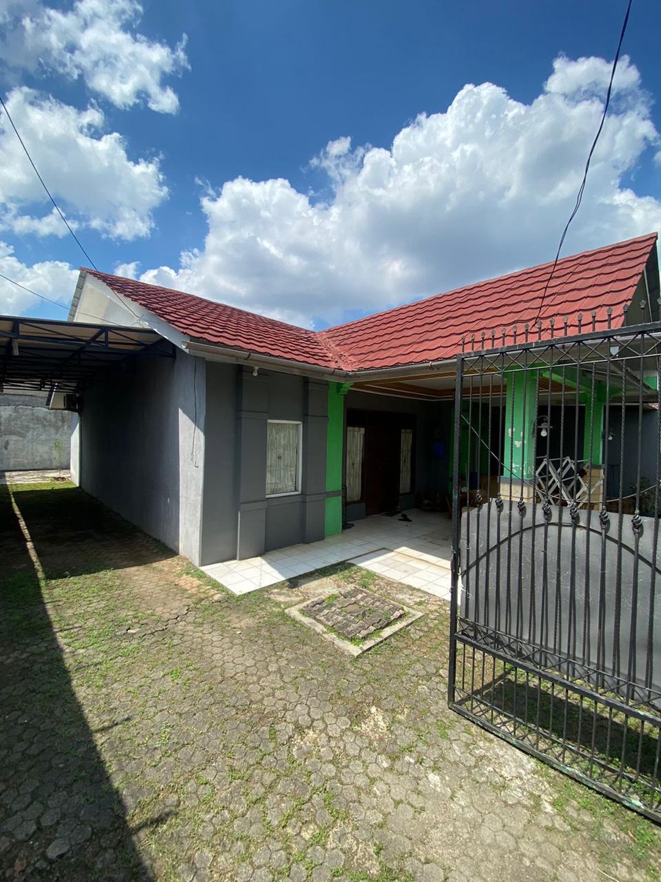 Rumah Bagus Siap Huni Halaman Luas sudah SHM @Ciputat.