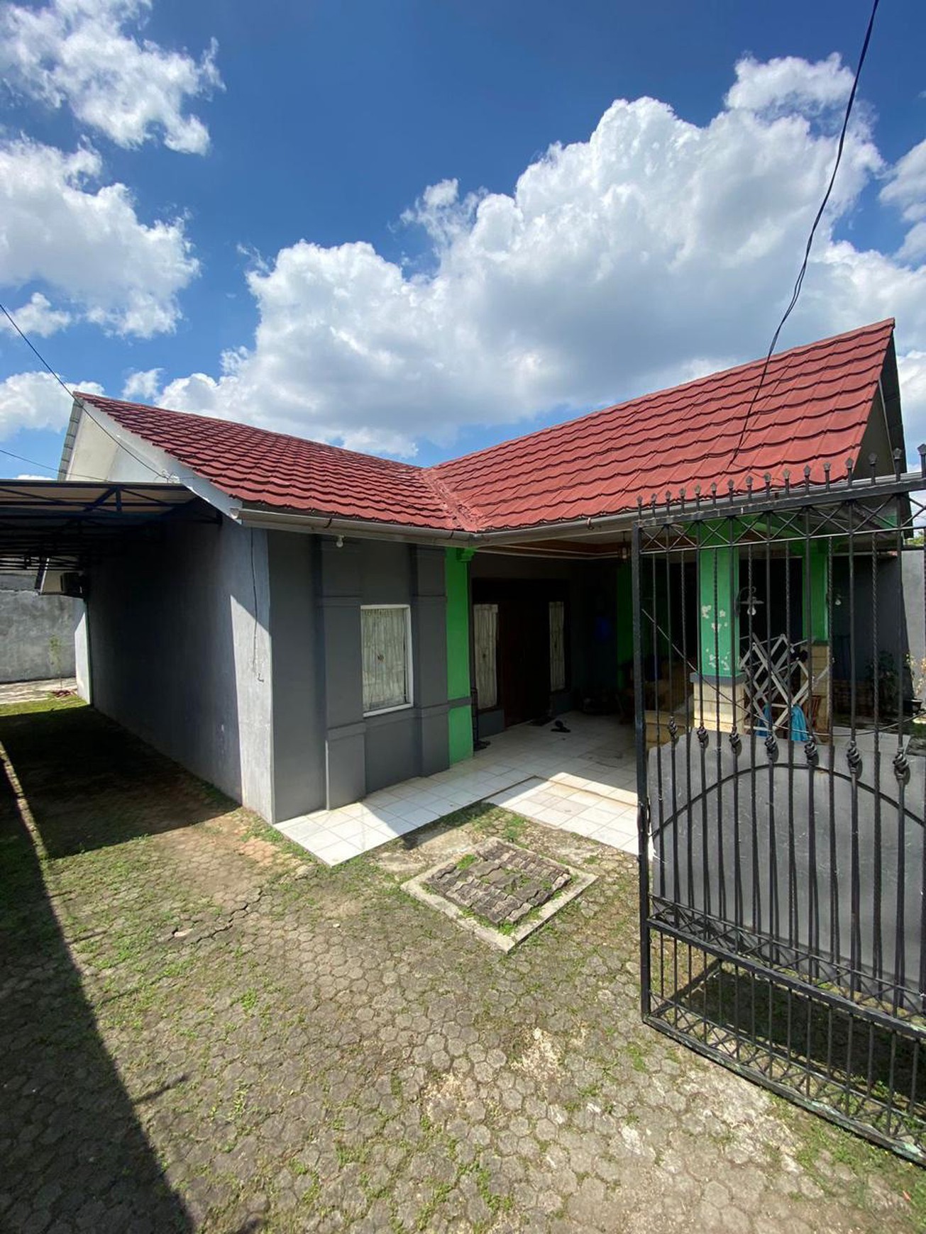 Rumah Bagus Siap Huni Halaman Luas sudah SHM @Ciputat.