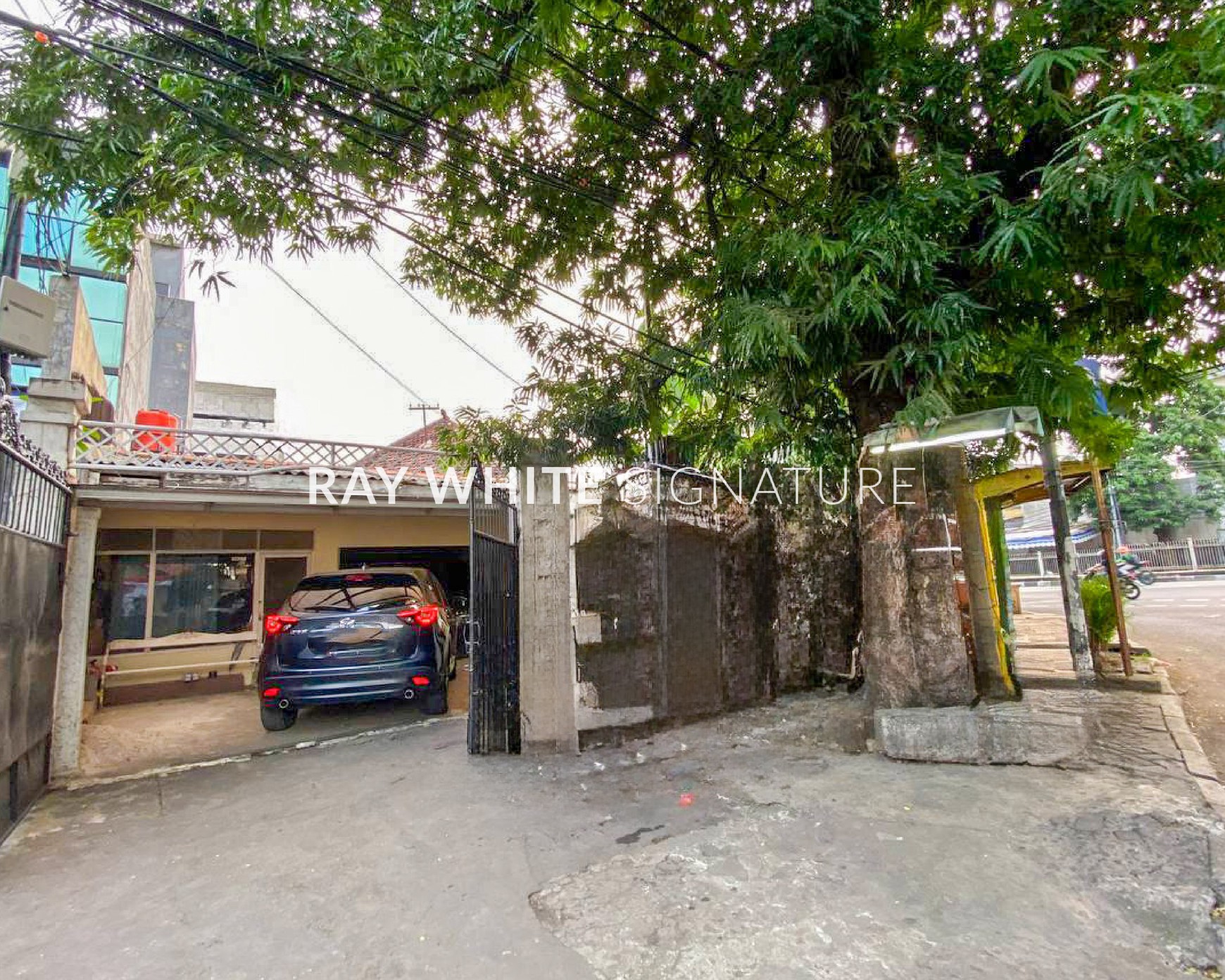 Dijual Rumah Lama Hitung Tanah Area Komersil Di Proklamasi Menteng