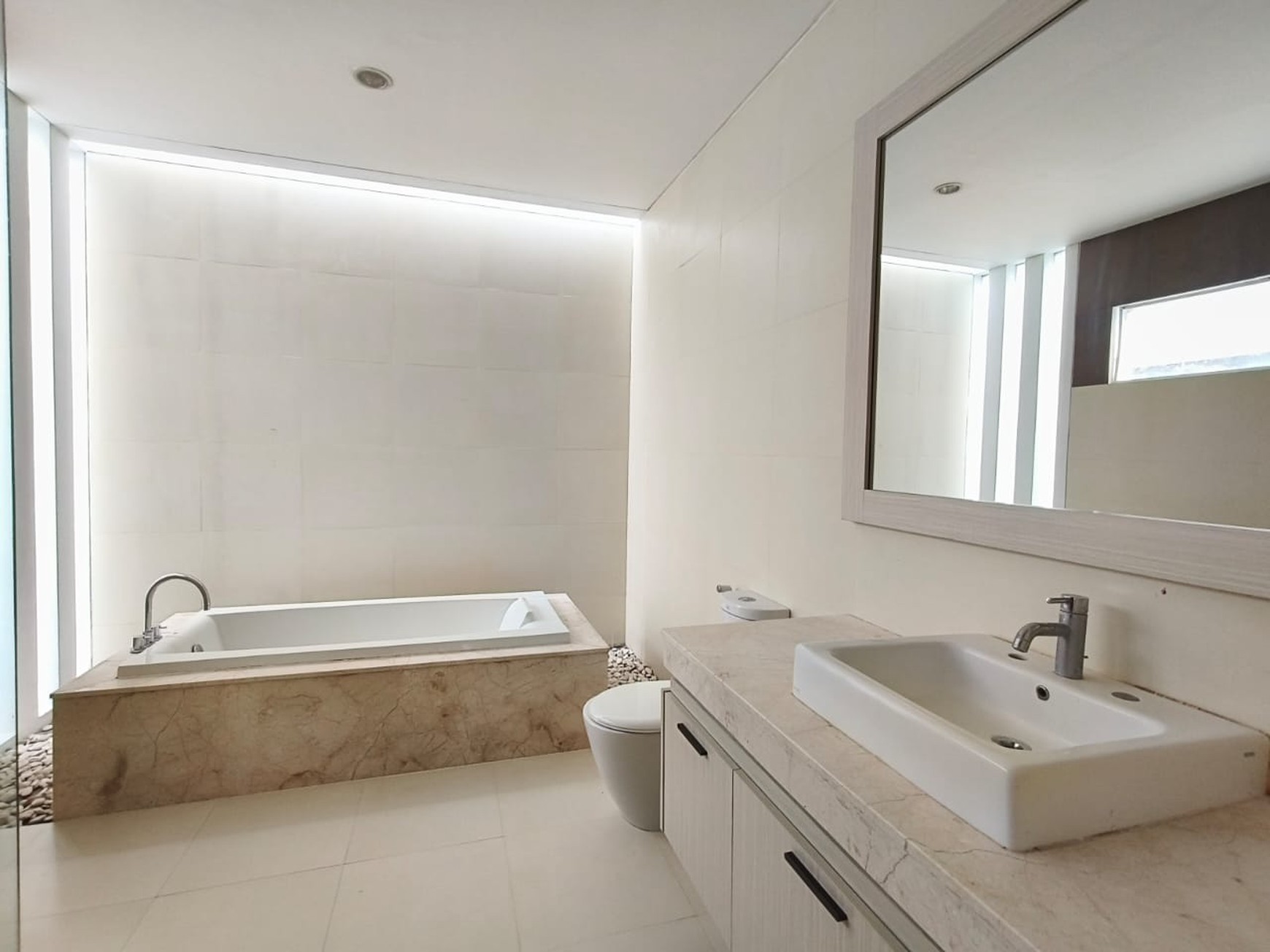 Turun Harga Dijual Rumah Minimalis Cluster Somerset Citraland Surabaya