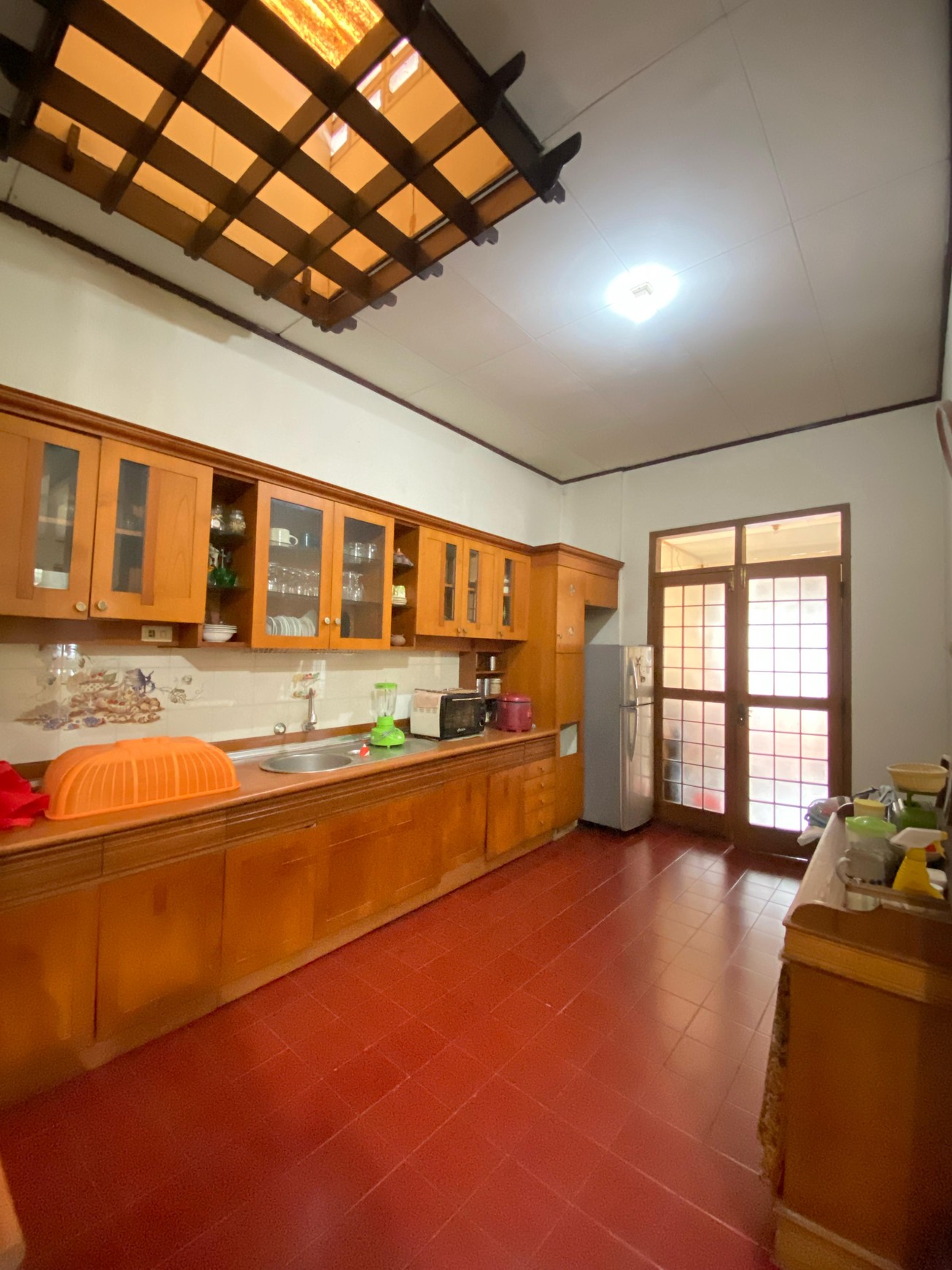 Rumah Halaman Luas Banget dalam Komplek Cinere - Harga Nego