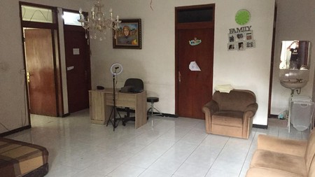 Rumah Keluarga Menawan di Parakan Asri Bandung