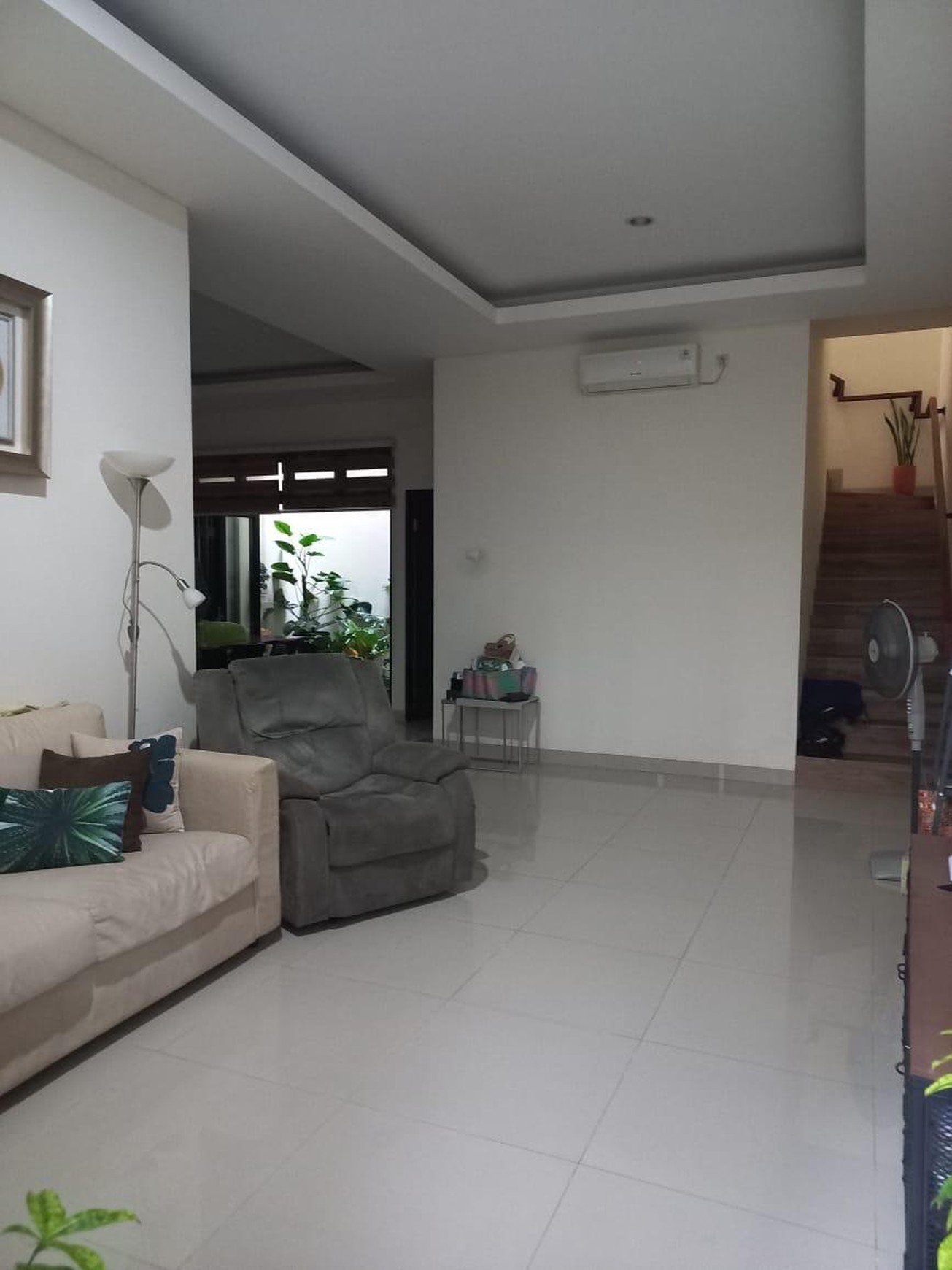Rumah Cantik 2 Lantai dan Siap Huni Dalam Cluster KT 4 KM 3 @Ciputat.