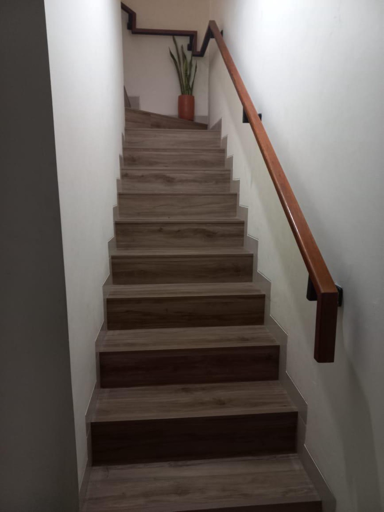 Rumah Cantik 2 Lantai dan Siap Huni Dalam Cluster KT 4 KM 3 @Ciputat.