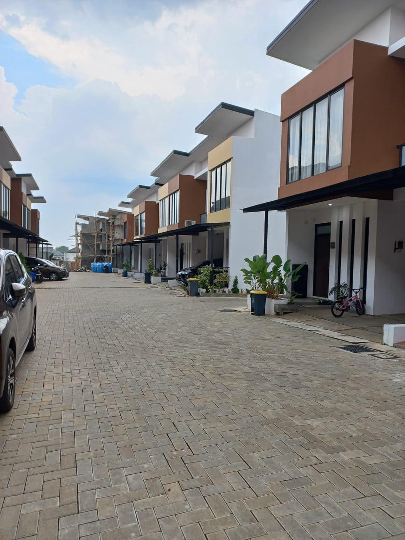 Rumah Cantik 2 Lantai dan Siap Huni Dalam Cluster KT 4 KM 3 @Ciputat.