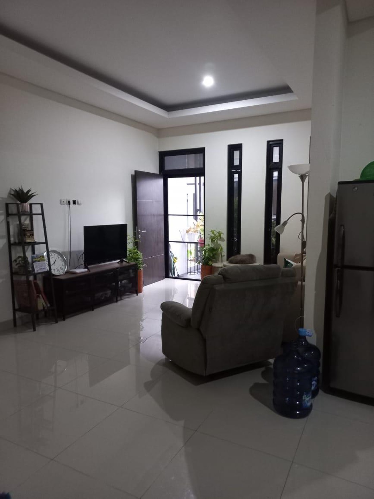 Rumah Cantik 2 Lantai dan Siap Huni Dalam Cluster KT 4 KM 3 @Ciputat.